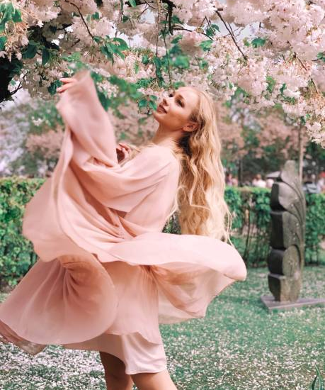Descubra as 10 principais tendências de flor em 2025 e veja como elas vão transformar decoração, moda, saúde e tecnologia! Flores e sustentabilidade lado a lado.