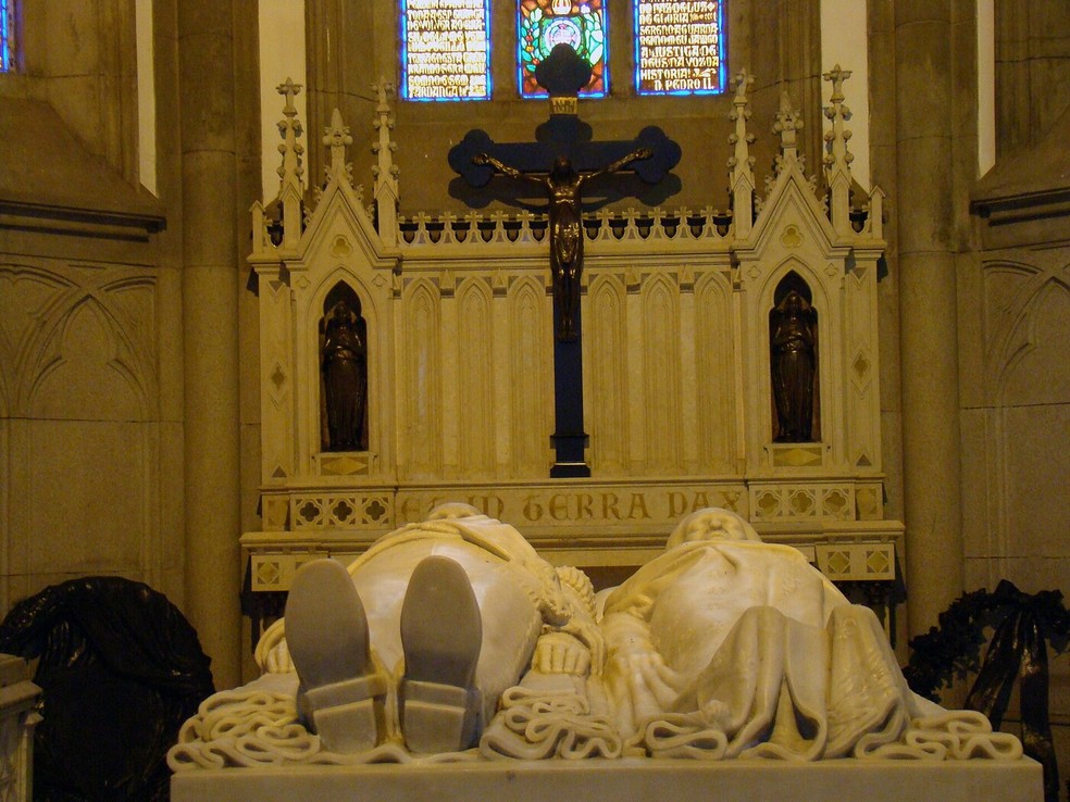 O espaço preserva os restos mortais da família imperial e reforça a tradição de templos religiosos como locais de sepultamento de figuras históricas — Foto: Yacàwotçã/Wikimedia Commons