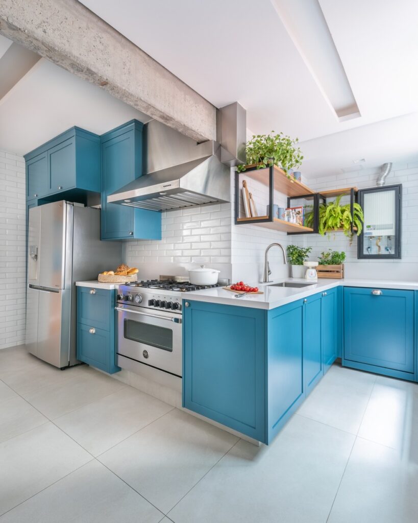 Por ser versátil, o tijolinho branco pode ser combinado com diferentes estilos e materiais, do rústico ao contemporâneo. Revestimento tijolinho da Lepri — Foto: Guilherme Pucci/Divulgação | Projeto do escritório Pietro Terlizzi Arquitetura